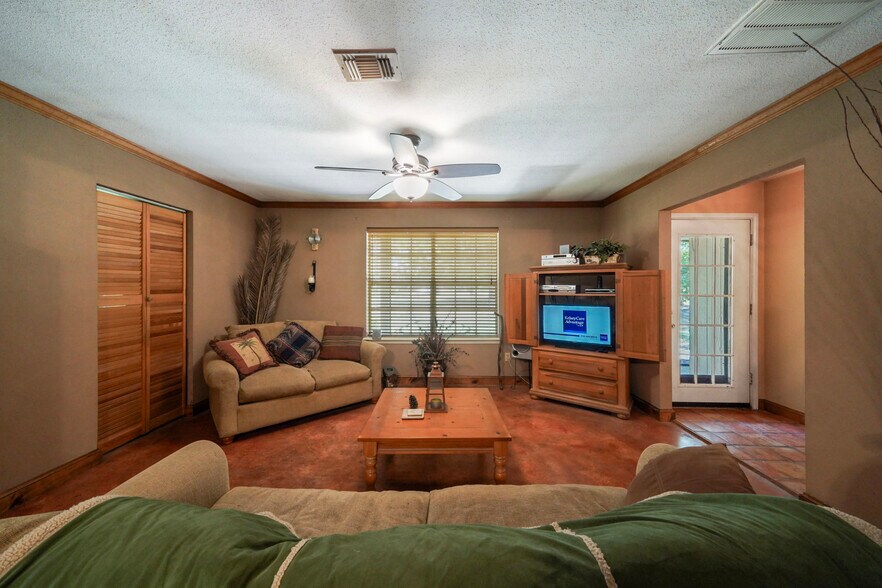 More Photos Of 19493 Keenan Cut Off Rd, Montgomery Office Residential For Sale