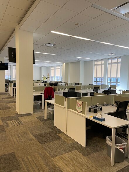 More Photos Of 49 W Maryland St, Indianapolis General Retail For Lease