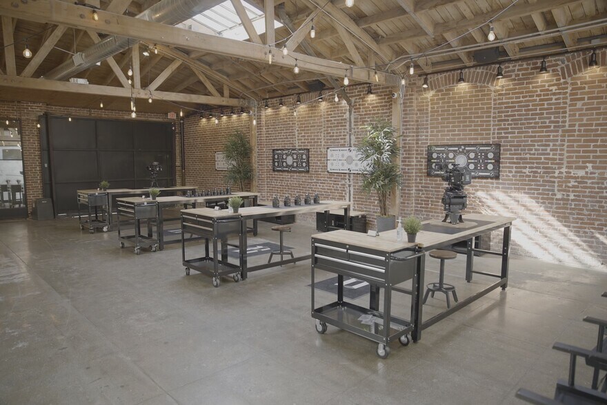 More Photos Of 3921 W Jefferson Blvd, Los Angeles Flex For Lease