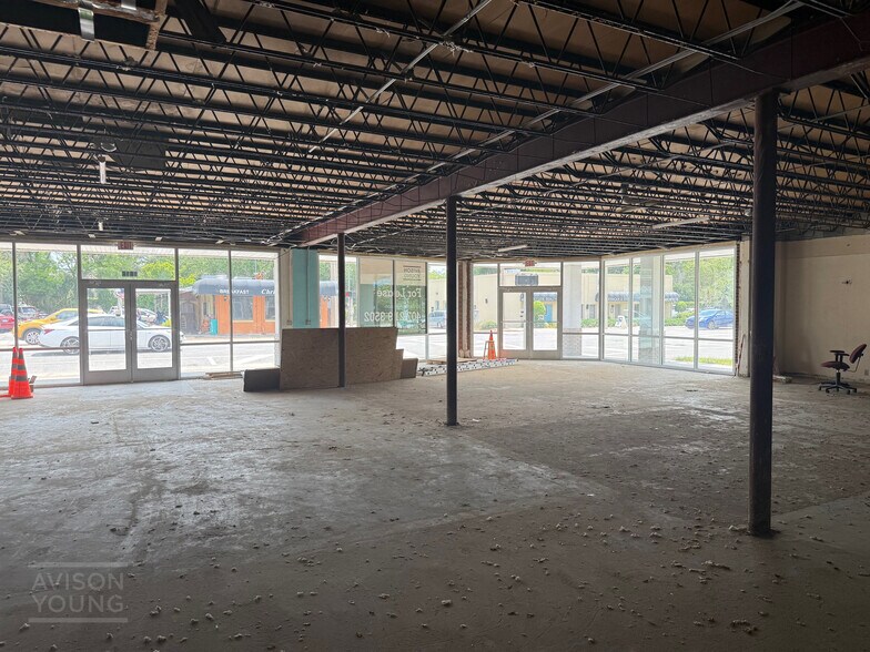 More Photos Of 1814 Edgewater Dr, Orlando Storefront For Lease