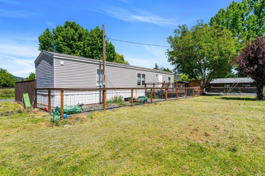 More Photos Of 5333 Rogue River Hwy, Gold Hill Multifamily For Sale