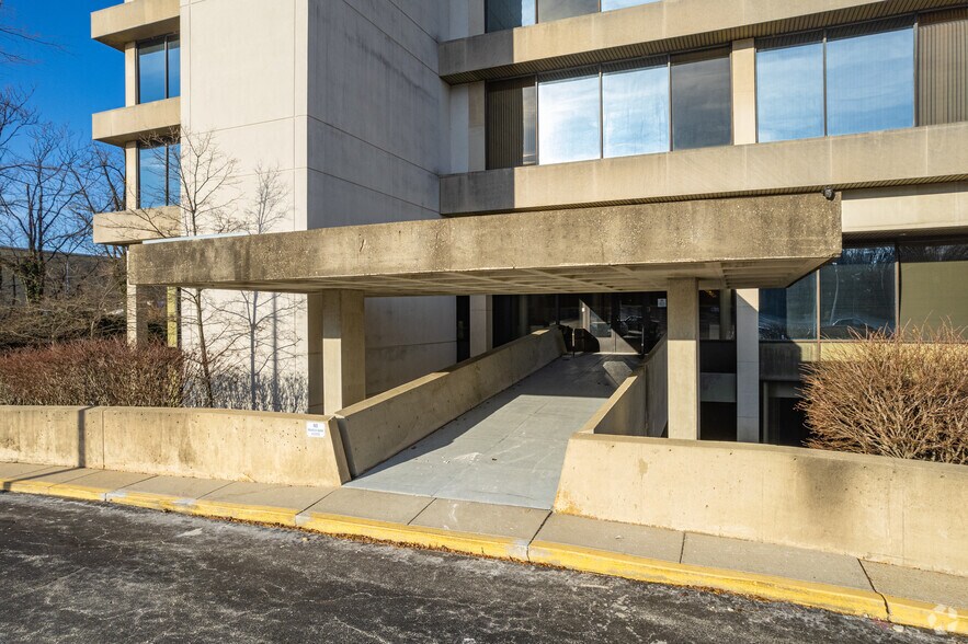 More Photos Of 600 W Cuthbert Blvd, Westmont Office For Sale