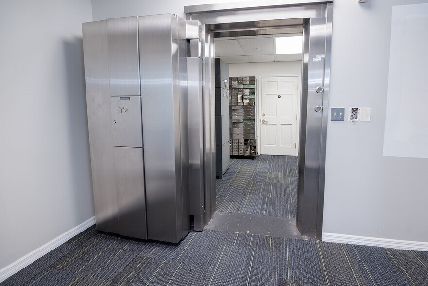 More Photos Of 300 W Main St, Lake Butler Storefront Retail Office For Sale