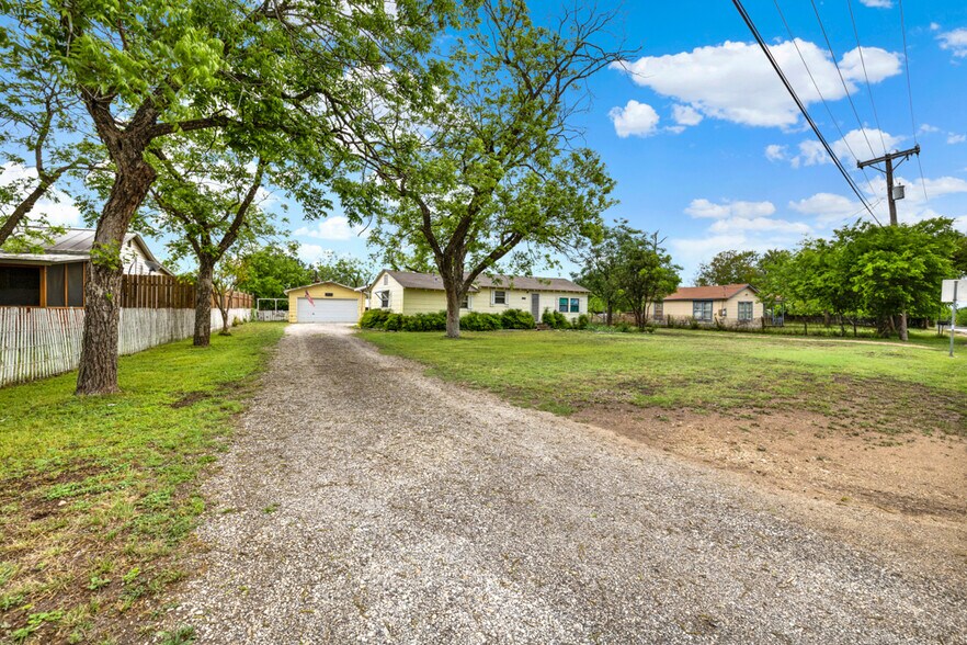 More Photos Of 1959 Gruene Rd, New Braunfels Office For Sale