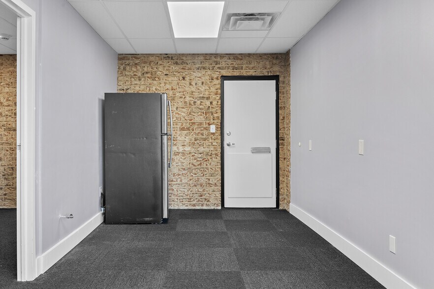 More Photos Of 2300 E 14th St, Tulsa Office For Lease