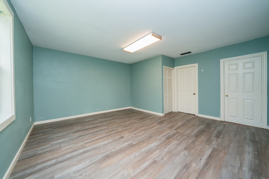 More Photos Of 1505 E Marshall Ave, Longview Medical For Sale