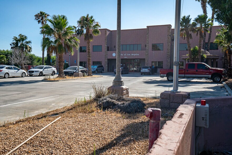More Photos Of 43917 Division St, Lancaster Office For Lease