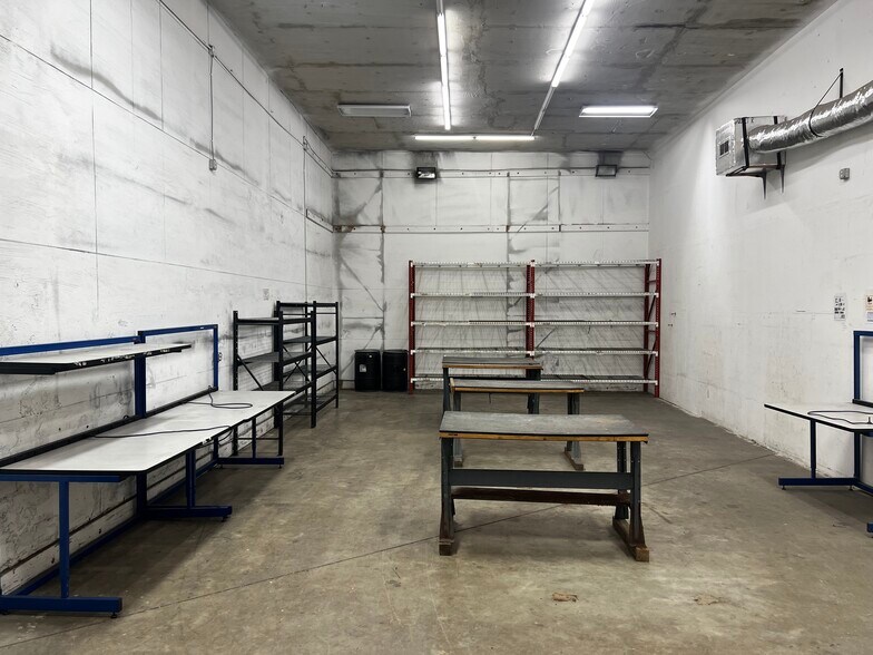 More Photos Of 3661 S Pine Ave, Ocala Flex For Lease