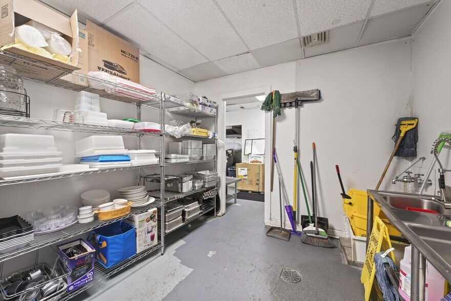 More Photos Of 165 Madison Ave, Albany Storefront Retail Residential For Sale