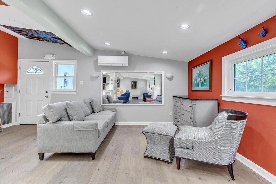 More Photos Of 277 W Baltimore Pike, Media Office For Sale