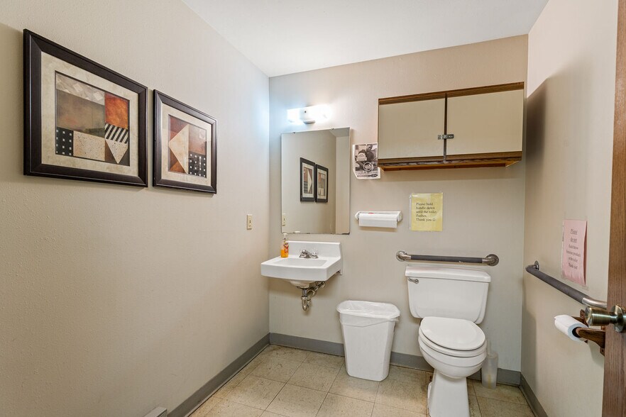 More Photos Of 107 4th St, Baraboo Office For Sale