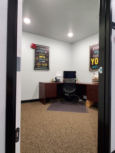 More Photos Of 2810 Market St & 2867 Main St, Riverside Warehouse For Sale