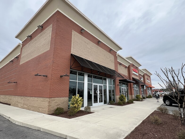 More Photos Of 9566 Cliffdale Rd, Fayetteville General Retail For Lease