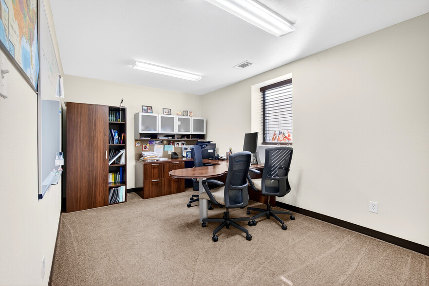 More Photos Of 8601 Fawn Trl, Conroe Warehouse For Lease