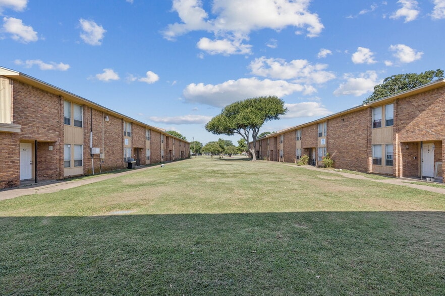 More Photos Of 500 Haley St, Irving Apartments For Sale