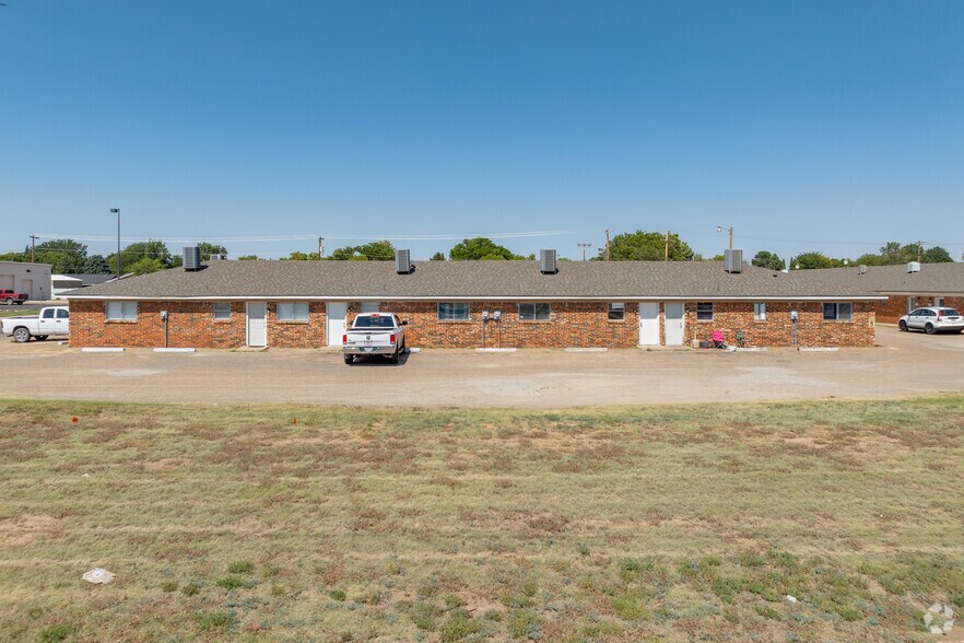 More Photos Of 1725 E 1st St, Dumas Multifamily For Sale
