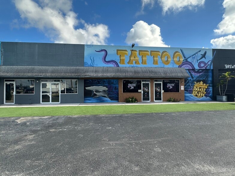 More Photos Of 10 NE 3rd St, Homestead Showroom For Lease