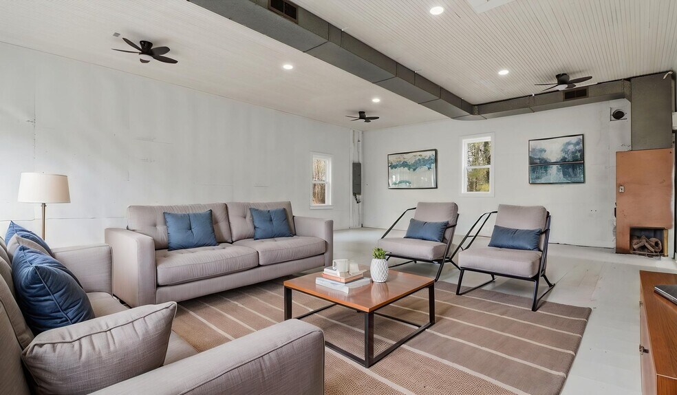 More Photos Of 3104 Tucker Hill Rd, Kinsale Warehouse For Sale