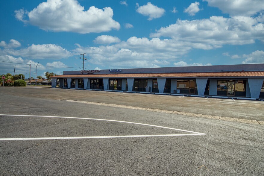 More Photos Of 13611-13663 N 32nd St, Phoenix Storefront For Lease