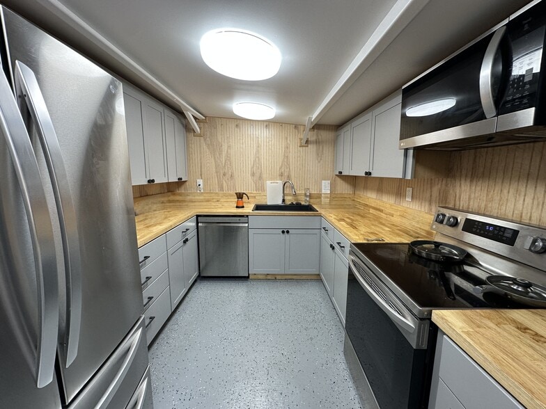 More Photos Of 616 N Main St, Gainesville Warehouse For Sale