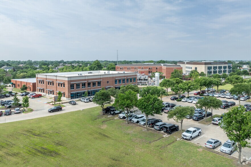 More Photos Of 6705 Heritage Pkwy, Rockwall Medical For Lease