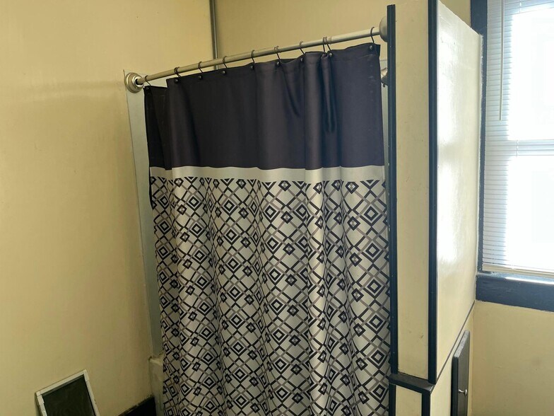 More Photos Of 1423 E Main St, Columbus Apartments For Sale