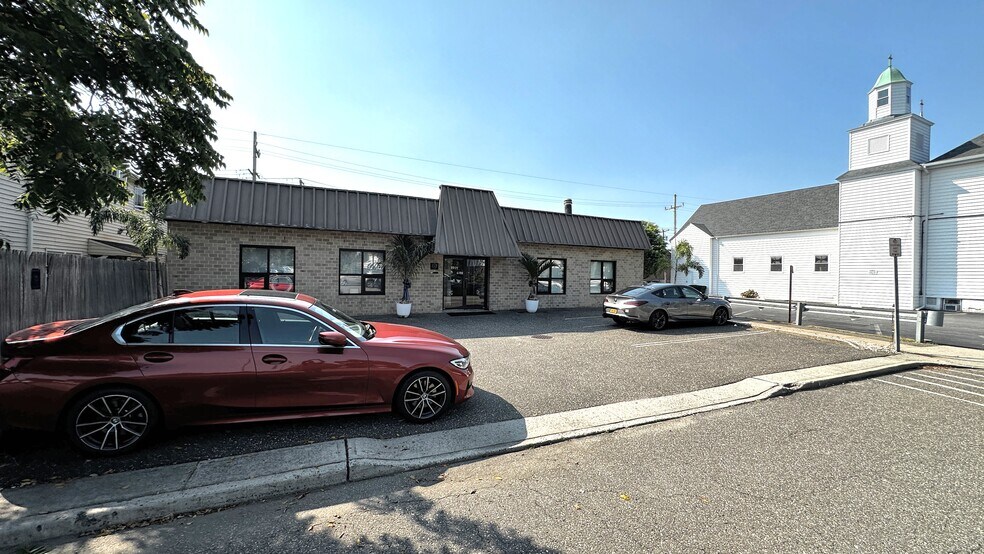 More Photos Of 1991 Smith St, Merrick Medical For Sale