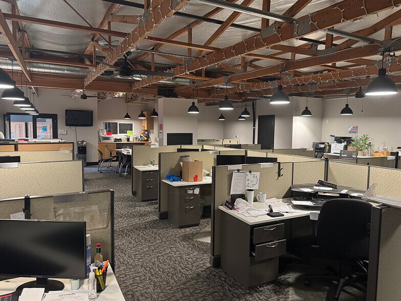 More Photos Of 18250-18260 SW 100th Ct, Tualatin Warehouse For Sale