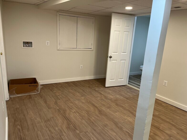 More Photos Of 5 Barney Cir SE, Washington Medical For Lease