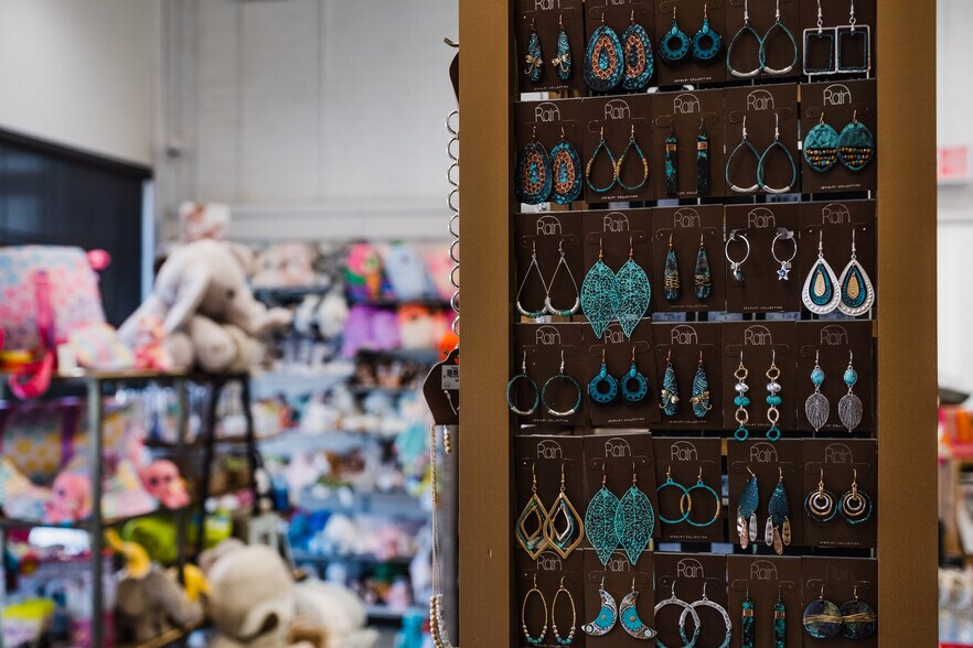 More Photos Of 208 Acme St, Marietta Storefront For Lease