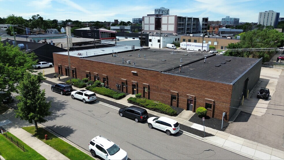 More Photos Of 115-203 E Hudson Ave, Royal Oak Warehouse For Lease