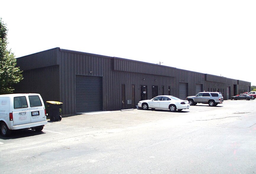 More Photos Of 3652-3662 Smith Farm Rd, Matthews Warehouse For Lease