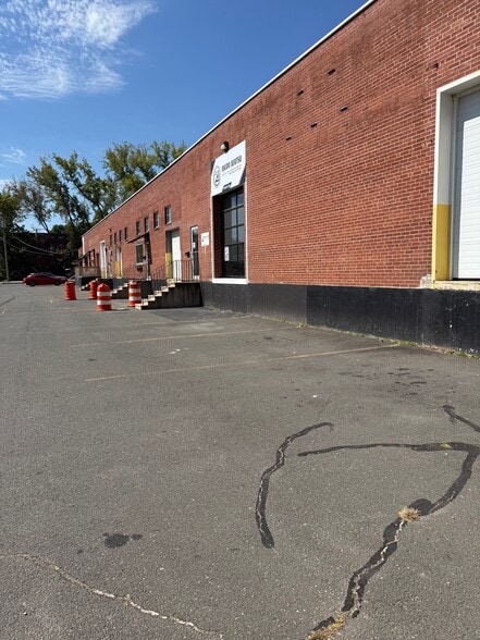 More Photos Of 635 New Park Ave, West Hartford Warehouse For Lease