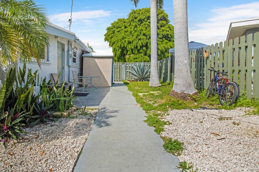 More Photos Of 3570 N Old Dixie Hwy, Delray Beach Apartments For Sale