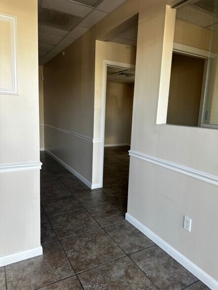 More Photos Of 4530 Arnold Ave, Naples Light Manufacturing For Lease