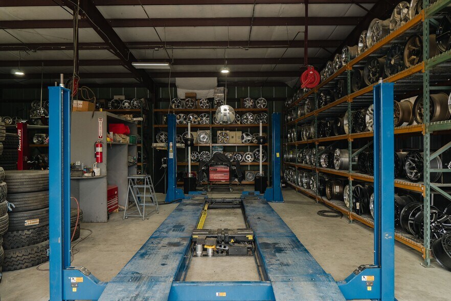 More Photos Of 6886 Santa Fe Dr, Winton Auto Repair For Sale