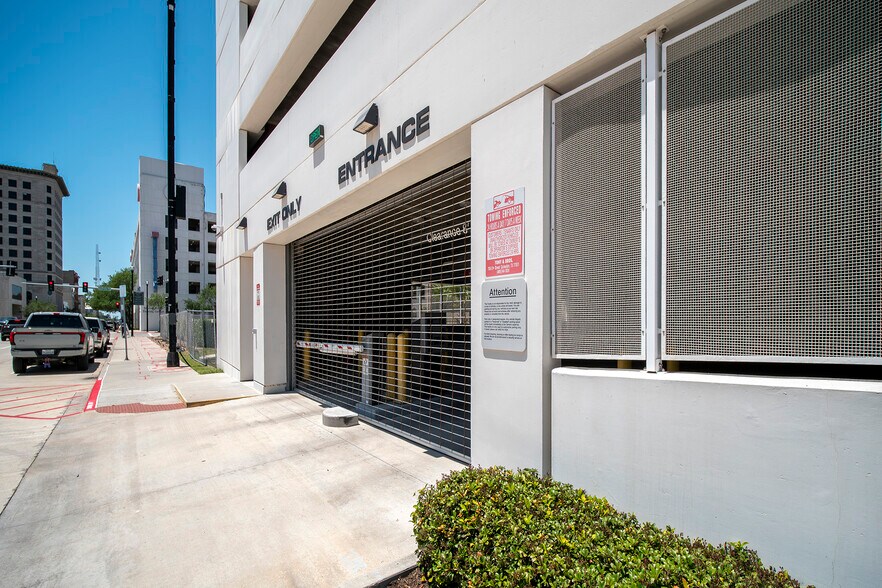 More Photos Of 320 Moody Ave, Galveston Parking Garage For Sale