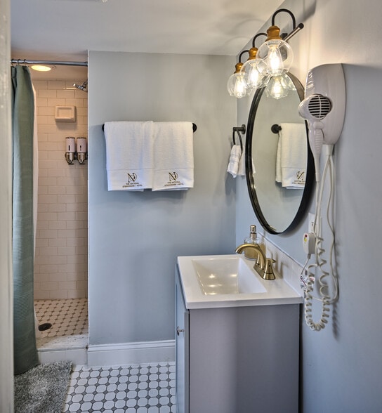 More Photos Of 31 Race St, Frenchtown Hotel For Sale