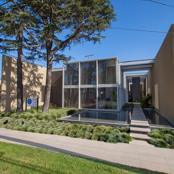 Primary Photo Of 320 E Bixby Rd, Long Beach Office Residential For Lease