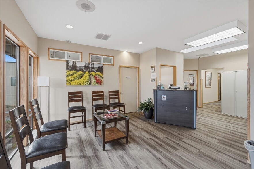 More Photos Of 3010 Squalicum Pky, Bellingham Office For Sale