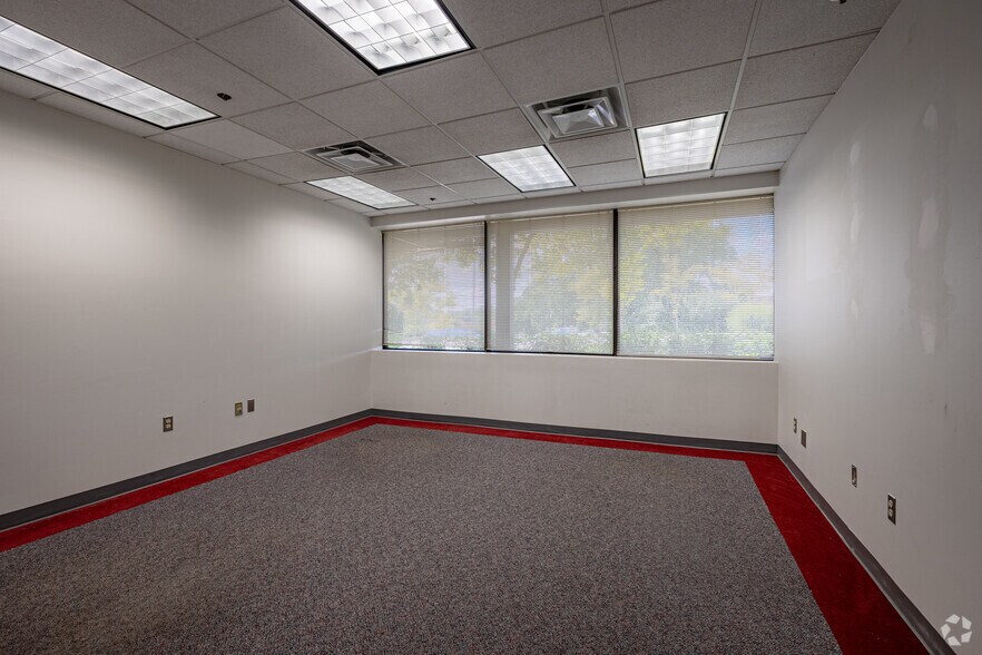 More Photos Of 8530 Corridor Rd, Jessup Flex For Lease