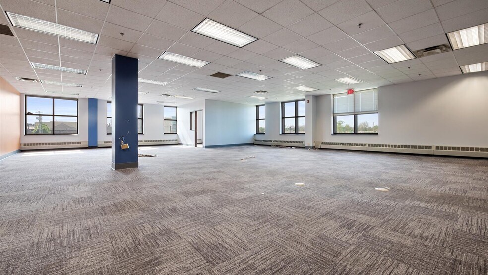 More Photos Of 22 N 1st St, Newark Light Distribution For Lease