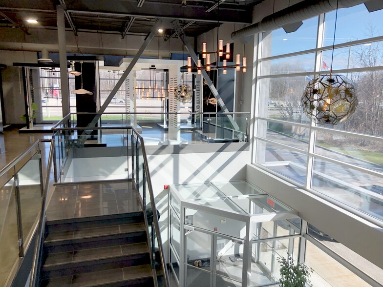 More Photos Of 20700 Rte Transcanadienne, Montréal Warehouse For Sale