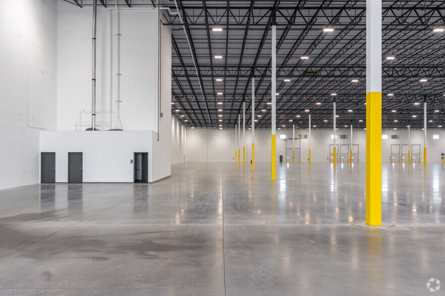 More Photos Of 370 Logistics ave, Jeffersonville Distribution For Lease