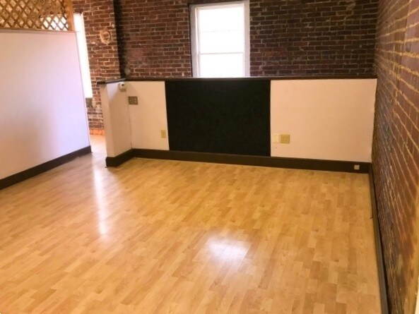 More Photos Of 128-130 W Culpeper St, Culpeper General Retail For Lease