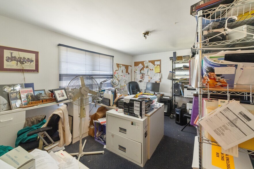 More Photos Of 1158 Valley Rd, Stirling Veterinarian Kennel For Sale