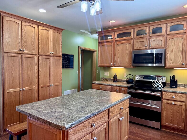 More Photos Of 1415 4th St, Fulton Storefront Retail Residential For Sale