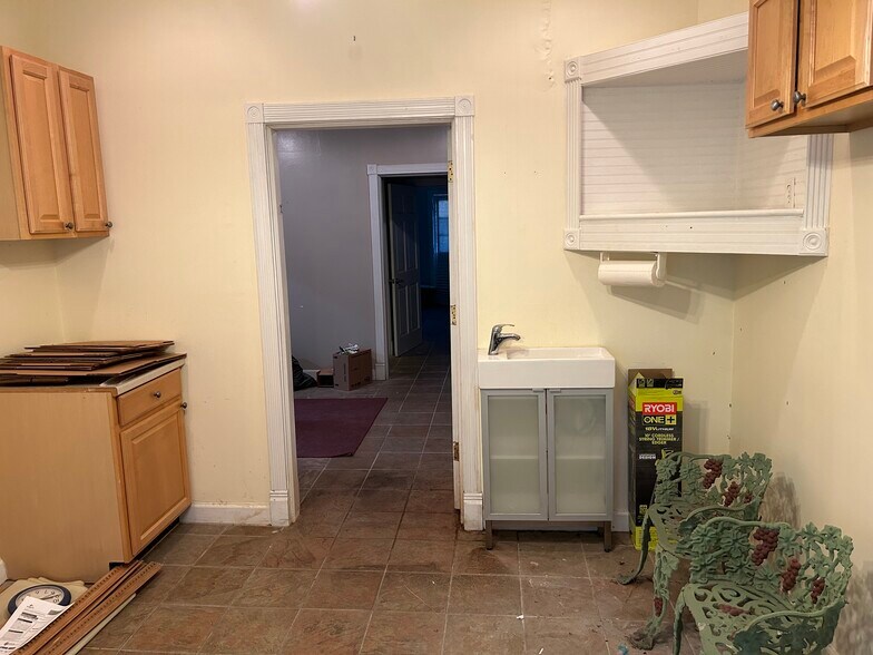 More Photos Of 609 S Himes Ave, Tampa Office For Lease