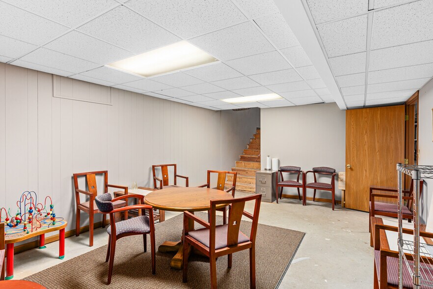 More Photos Of 709 Staunton Rd, Gillespie Office For Sale