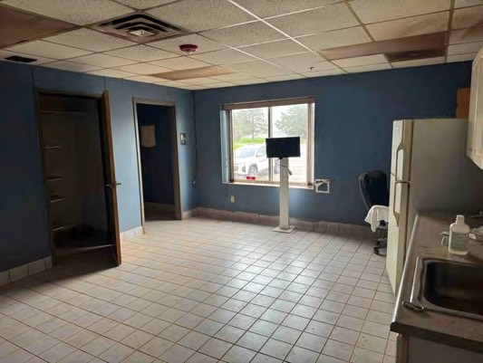 More Photos Of 330 N 16th Ave, Eldridge Warehouse For Sale